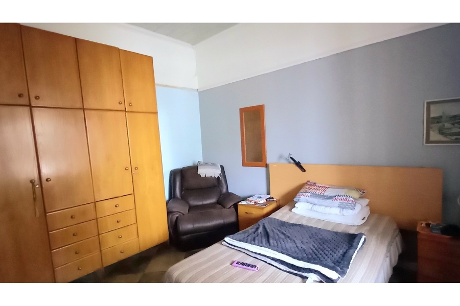 10 Bedroom Property for Sale in Maitland Western Cape